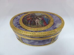 Boite en or et améthyste - 3 700 €